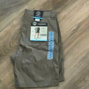 NWT Men’s Weatherproof Tan Size 32 Utility Trail Shorts Stretch Flex Waistband